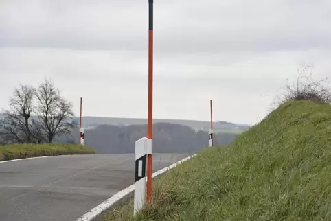 Die Straße über die Battweiler Höhe ist eng und kurvig. 
