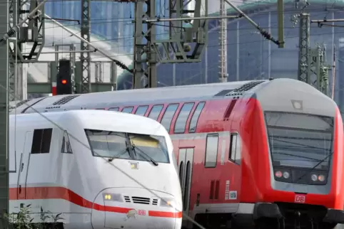 Im ICE gilt das 9-Euro-Ticket nicht. In manchen Fällen kann es aber sinnvoll sein, sich für einen Abschnitt einer Reise ein Fern