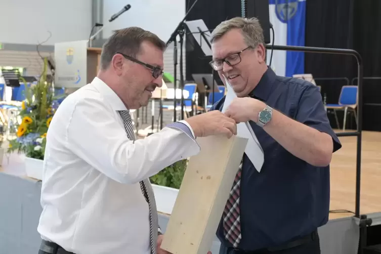 Manfred Scharfenberger mit seinem Parteifreund Landrat Clemens K&ouml;rner. 