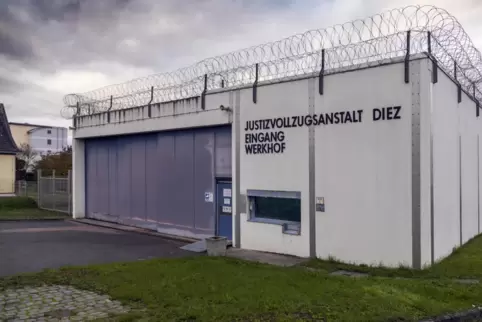 Die Justizvollzugsanstalt in Diez ist das größte Gefängnis in Rheinland-Pfalz. Der wegen Mordes verurteilte Senior aus Neuhofen 