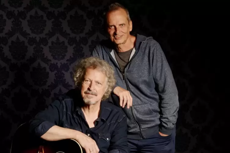 Hommage an Bob Dylan: S&auml;nger und Gitarrist Wolfgang Niedecken tritt gemeinsam mit Pianist Mike Herting auf. 