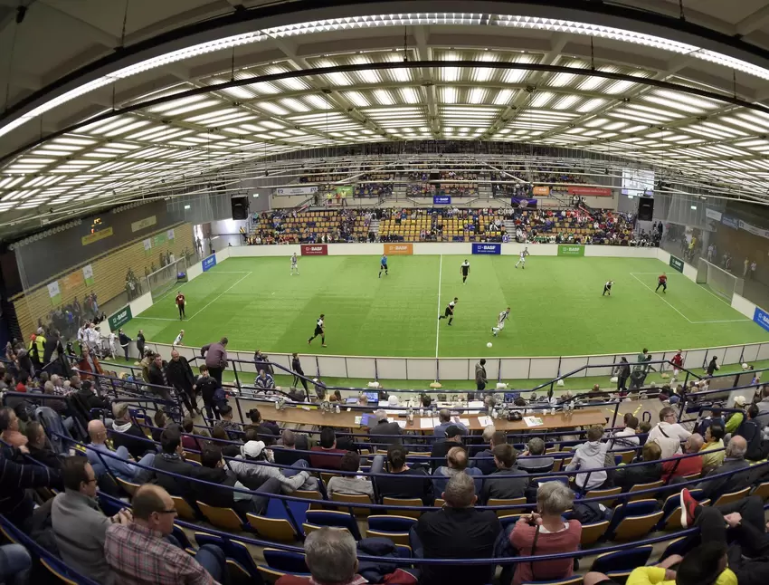 Fußballarena: die Hallen-Stadtmeisterschaften finden in der Halle statt.