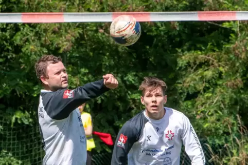 Die Oppauer Timo Bernhardt (links) und Tom Gubener müssen weiter um den Ligaverbleib in der Zweiten Bundesliga zittern. 