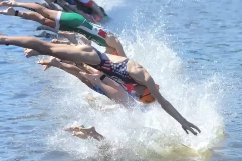Mit einem vielseitigen Training steigern Schwimmer ihre Leistung. 