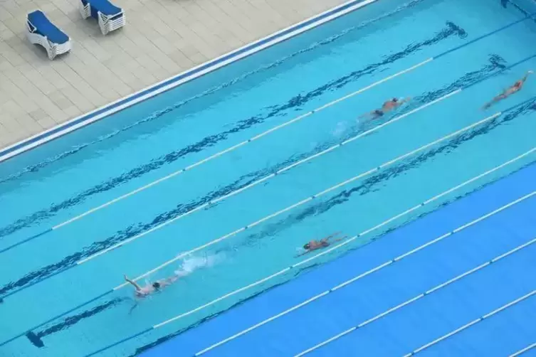 Beim Ausdauertraining im Wasser schonen Sportler ihre Gelenke. 