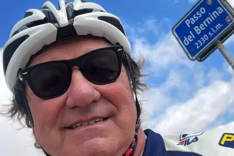 Sportlich unterwegs: Wawi-Seniorchef Walter Müller mit dem Rad auf dem 2330 Meter hoch gelegenen Passo del Bernina. 