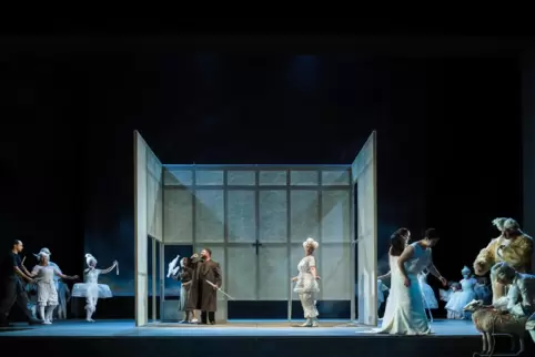  „Così fan tutte“ ist die erste Mozart-Oper des Zyklus’. Es folgen „Don Giovanni“ und „Die Hochzeit des Figaro“. 
