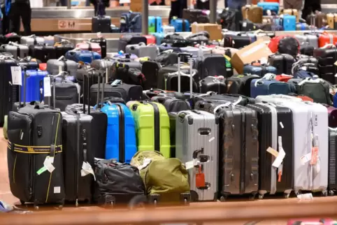 Durch die Komplikationen im Flugverkehr werden oft Reisende und ihr Gepäck getrennt. Das Foto entstand in Hamburg. 