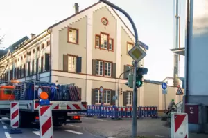 Gesperrt: Obere Langgasse – hier Zufahrt von der Bahnhofstraße. Gesperrt: Obere Langgasse – hier Zufahrt von der Bahnhofstraße.