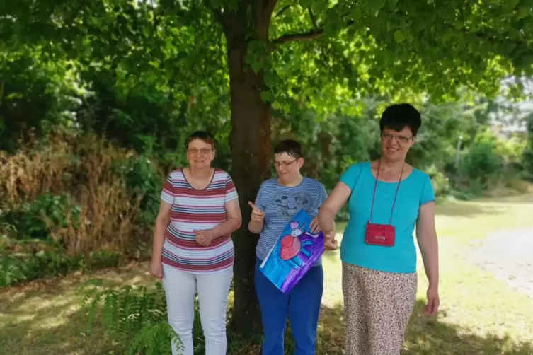 Die K&uuml;nstlerinnen (von links) Angelika Schmitt, Simone Meinzer und Marija Lucic von der Lebenshilfe in Schifferstadt.