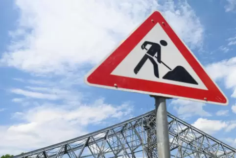 Es wird ein neuer Radweg gebaut. 