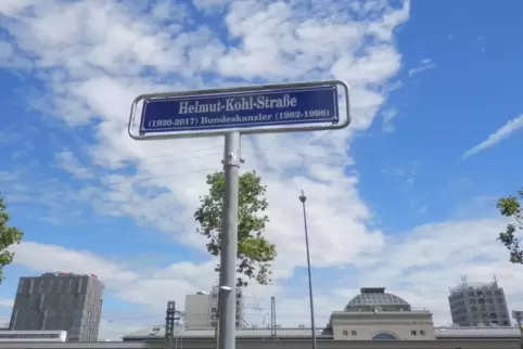 Die Südtangente auf der Rückseite des Hauptbahnhofs trägt nun Kohls Namen.