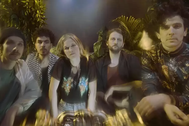 Kommt in den Kammgarn-Kulturgarten: die Band Dota um S&auml;ngerin Dota Kehr.