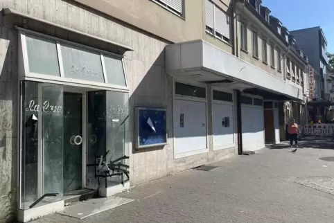 Seit mehr als vier Jahren Baustelle: die Immobilie am Nordrand des Rathausplatzes. Seit mehr als vier Jahren Baustelle: die Immobilie am Nordrand des Rathausplatzes.