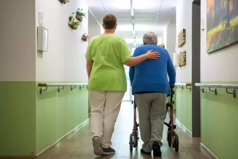 Menschen in Gesundheitsberufen müssen gegen das Coronavirus geimpft sein. 