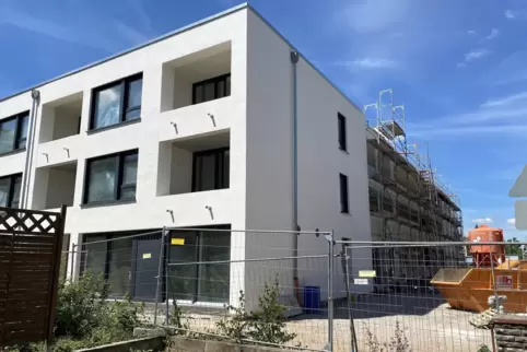 Im Bau: Noch ist das Gebäude, in das Senioren einziehen sollen, noch nicht fertig. Aber die Servicewohneinheiten sind schon alle
