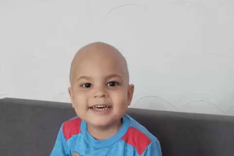 Krebskrank; aber voller Kampfgeist: Wenn es die Leukämie gestattet, will der zweijährige Levin am Sonntag das Benefiz-Fußballspi