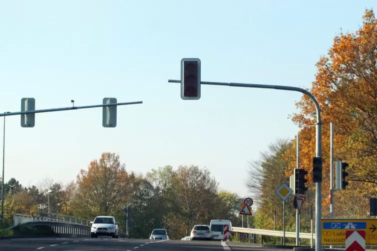 Bereich des Unfalls: Landauer Straße zwischen Speyer und Römerberg.