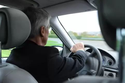 Auch und gerade ältere Menschen sind im ländlichen Raum auf den Führerschein angewiesen. Mit zunehmendem Alter steigt die Angst,