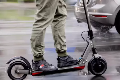 Auch bei Fahrten mit dem E-Scooter sind die üblichen Promillegrenzen einzuhalten.