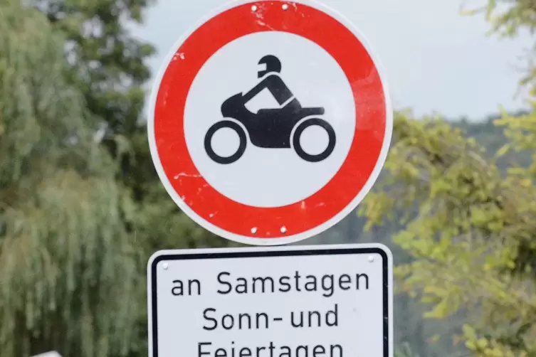 Das Elmsteiner Tal ist an Wochenenden für Motorradfahrer gesperrt. 