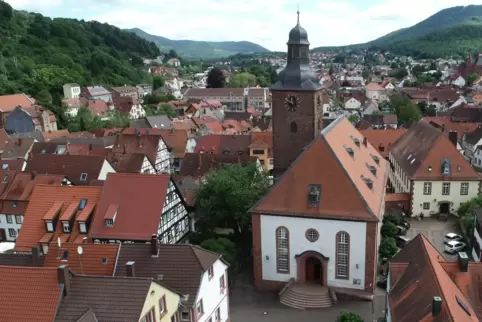 Blick auf die evangelische Stadtkirche. 