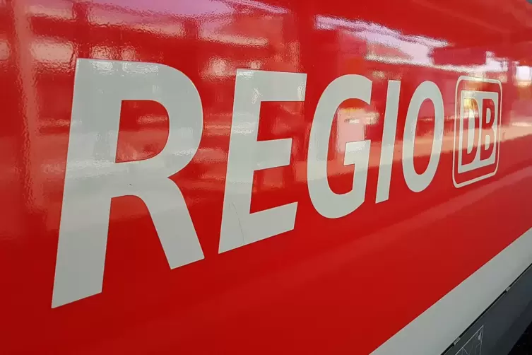 Eine Regionalbahn war am Freitagnachmittag im Ramsteiner Bahnhof aus den Gleisen gesprungen. Verletzt wurde niemand. 