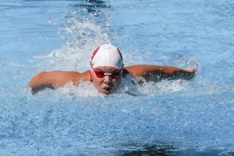 Fühlt sich im Wasser frei und glücklich: Leistungsschwimmerin Miroslava Prylutska, die mit ihrer Familie aus der Ukraine geflüch