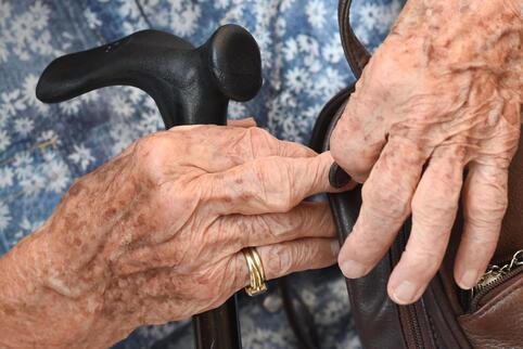 Senioren, die noch keine Pflege benötigen, aber Beratung und Unterstützung, profitieren vom Angebot der Gemeindeschwester plus.