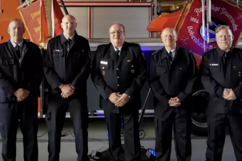 Wurden am Freitag für mindestens 25 Jahre bei der Freiwilligen Feuerwehr geehrt (von links): Georg Weis, Sebastian Ihl, Kai Neih