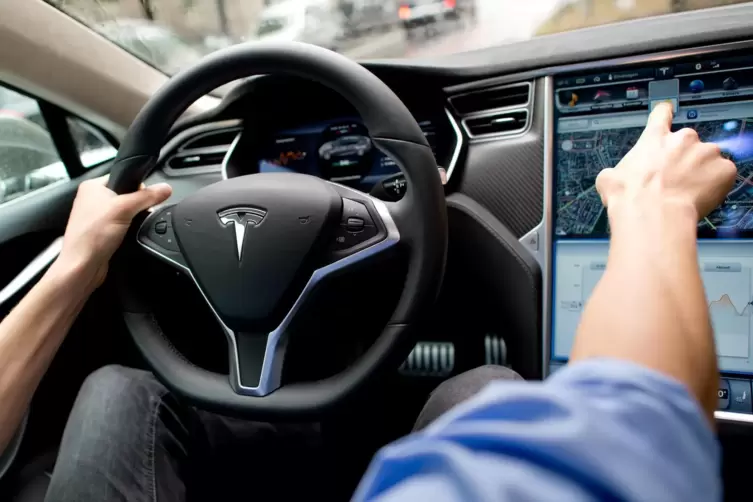 Computer auf Rädern: Blick ins Tesla-Cockpit.