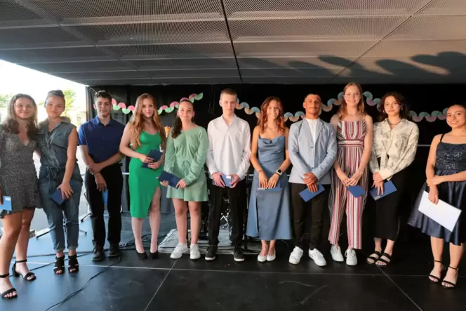 Geehrte Zehntklässler der IGS Grünstadt (von links): Sara Blase, Pauline Riechert, Kai Kreutzenberger, Lilly Behr, Anna Hardt, F