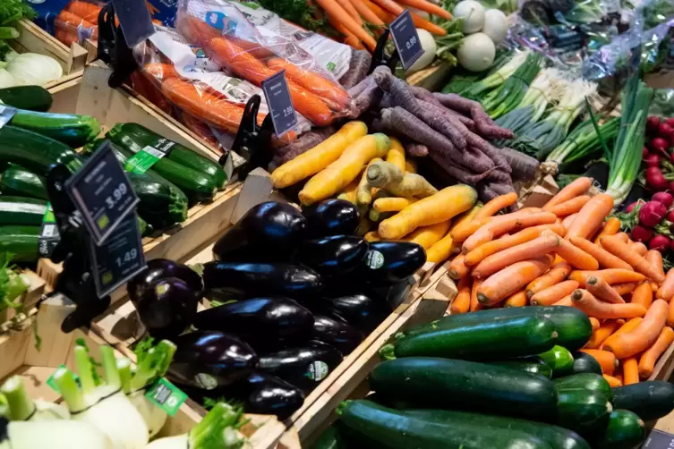 Viele Lebensmittel haben schon lange Wege hinter sich, bevor sie in den Supermärkten und beim Verbraucher landen. 