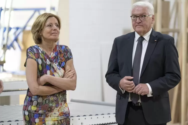 Gemeinsam mit Bundespräsident Frank-Walter Steinmeier war Malu Dreyer – hier auf einem gemeinsamen Foto im Ahrtal –2018 in Botte