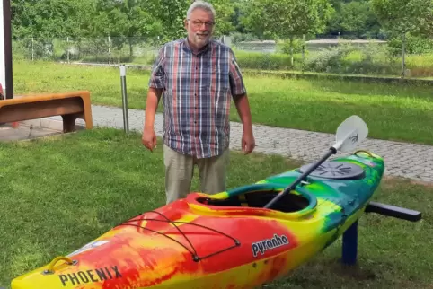 Führt die Paddler-Gilde, die ihren Sitz am Kief’schen Weiher hat: Hans Peter Kaub.