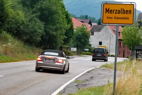 Die Geschwindigkeit in der gesamten Ortsdurchfahrt, hier aus Richtung Münchweiler, soll auf 30 Stundenkilometer reduziert werden