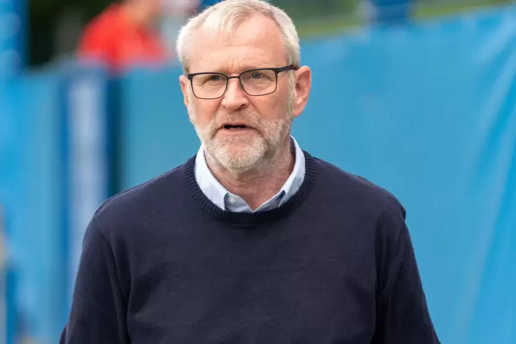 F&uuml;hlt sich wohl in Kiel: Holstein-Sportchef Uwe St&ouml;ver. 