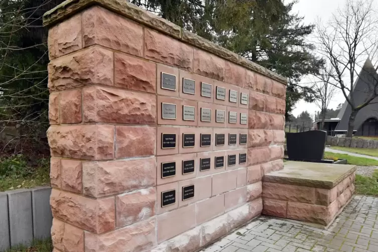 Werden teurer: Urnengräber auf dem Friedhof in Esthal.
