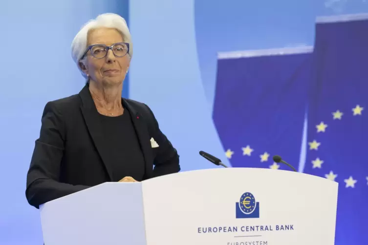 EZB-Chefin Christine Lagarde versucht eine schwierige Gratwanderung. 