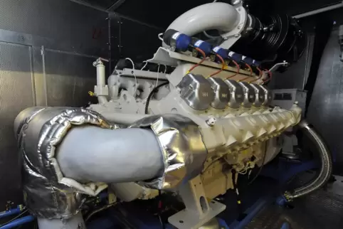Das Herzstück des Blockheizkraftwerks in der Stadtklinik: ein Zwölf-Zylinder-Gasmotor.