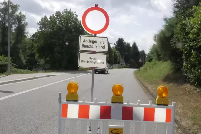 Wegen Arbeiten an der Gashochdruckleitung ist die Landesstraße zwischen Ohmbach und Brücken seit 20. Juni dicht.