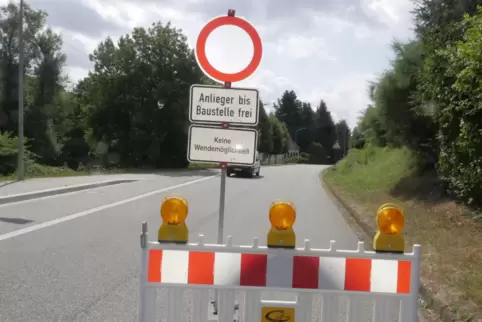 Wegen Arbeiten an der Gashochdruckleitung ist die Landesstraße zwischen Ohmbach und Brücken seit 20. Juni dicht. 