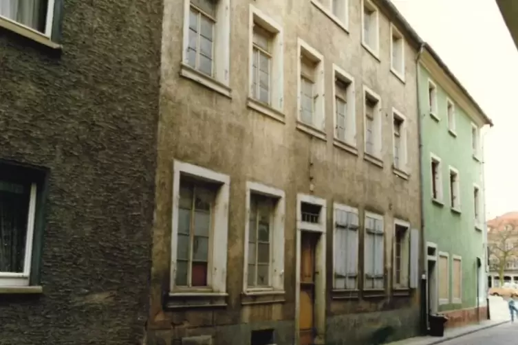 Eine Aufnahme von den 1970er-Jahren, im Hintergrund der Rathausplatz.