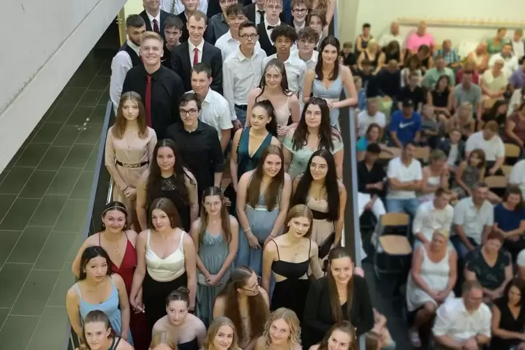 Von den 103 Zehntkl&auml;ssern verlassen 31 die Schule mit dem Qualifizierten Sekundarabschluss I. 