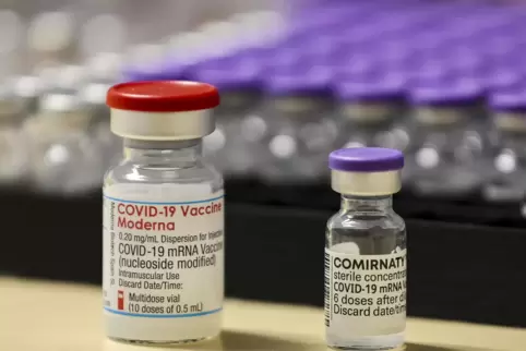 Corona-Impfstoff von Biontech und Moderna: Bundesweit sind zwischen Dezember 2021 und Ende Juni 2022 rund 3,9 Millionen Dosen vo