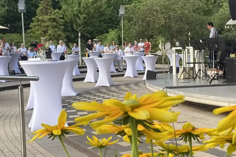 Der OB (rechts) sprach vor 300 Gästen im Rosengarten. 