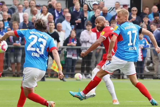 Terrence Boyd trifft zum Ausgleich. Terrence Boyd trifft zum Ausgleich.