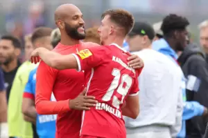Torschützen unter sich: Terrence Boyd und Daniel Hanslik sind mit vier Punkten nach zwei Spielen zufrieden. Torschützen unter sich: Terrence Boyd und Daniel Hanslik sind mit vier Punkten nach zwei Spielen zufrieden.