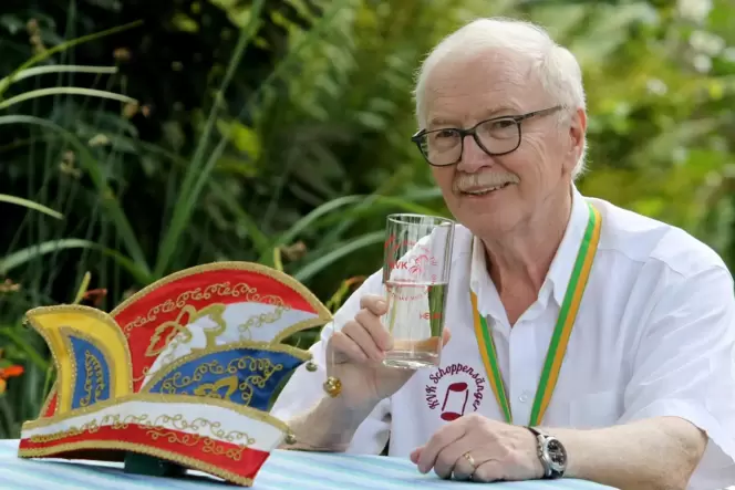Josef Leidenheimer wurde zum ersten Ehrensitzungspräsident in Klingenmünster ernannt. Josef Leidenheimer wurde zum ersten Ehrensitzungspräsident in Klingenmünster ernannt.