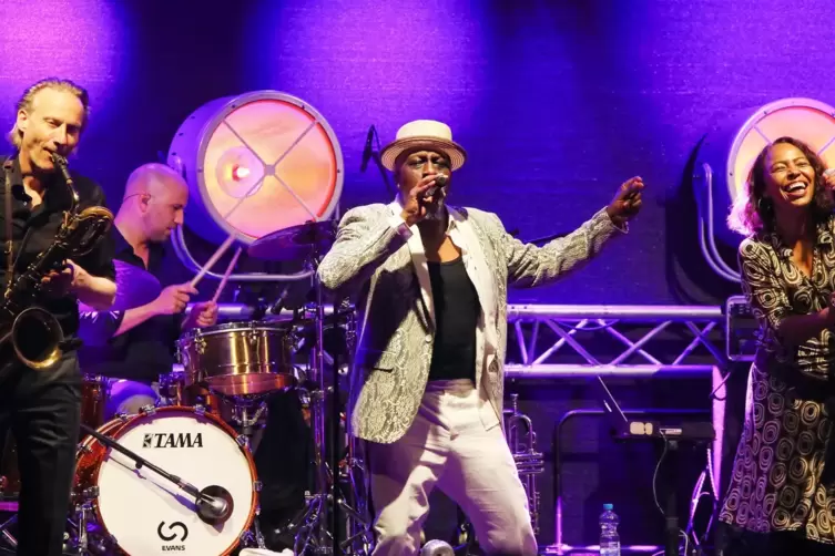Lounge-Veteranen aus Heidelberg: DePhazz mit Marcus Bartelt (Baritonsax) ,Karl Frierson, Pat Appelton ( Jazzgesang).